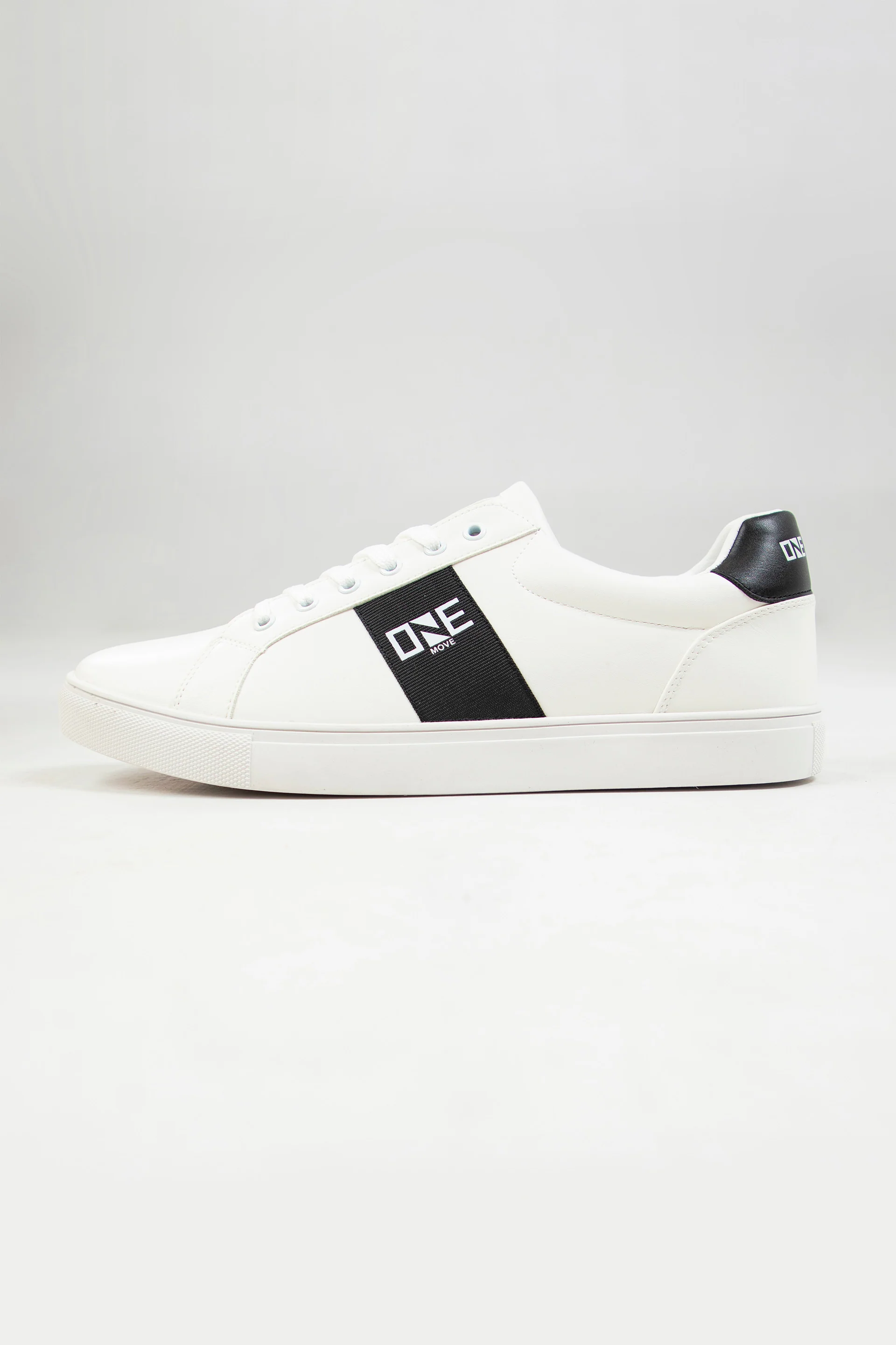 Contrasting Sneakers - Image 2